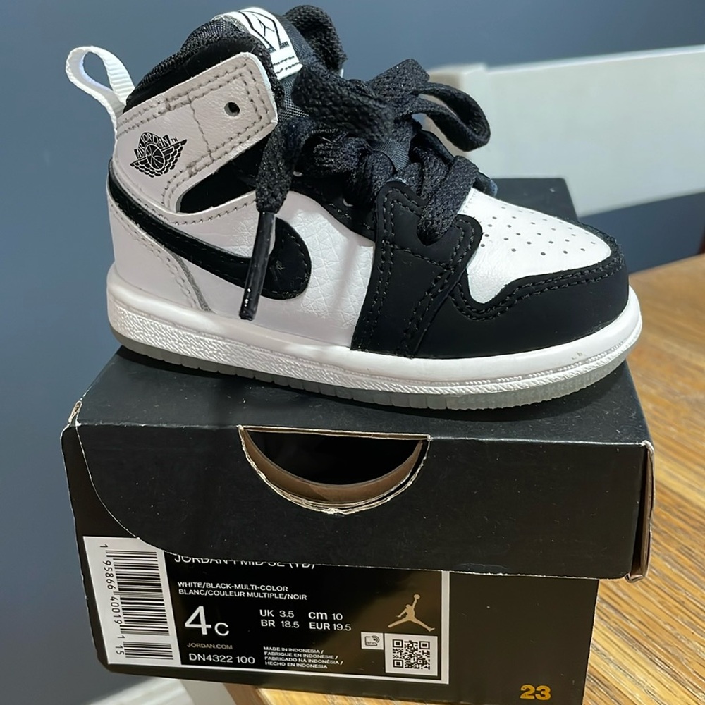 Toddler Jordan 1 mid black & white sneakers. Size 4C